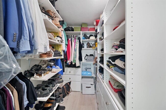 Building Photo - 20301 W Country Club Dr