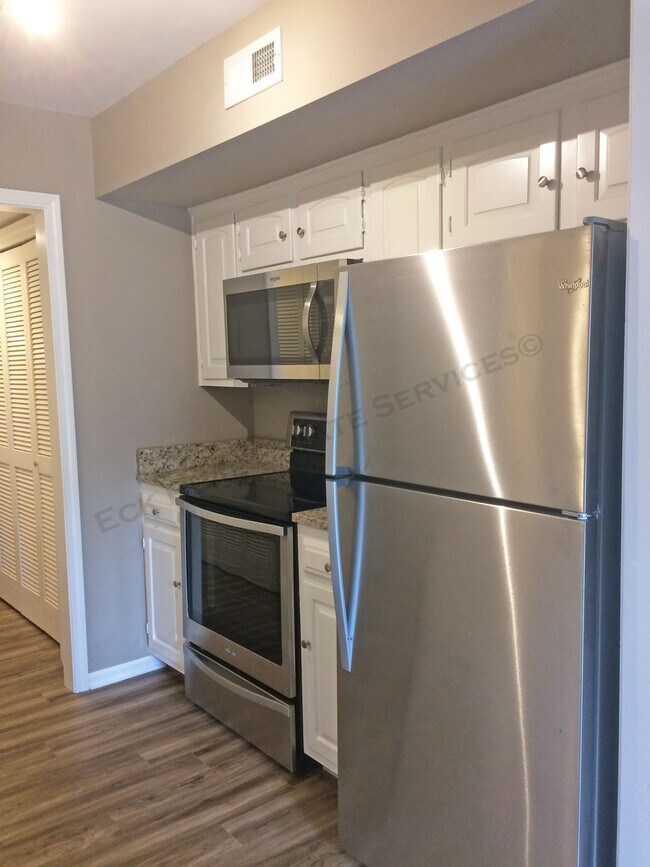 Building Photo - 336 Woodlawn Dr