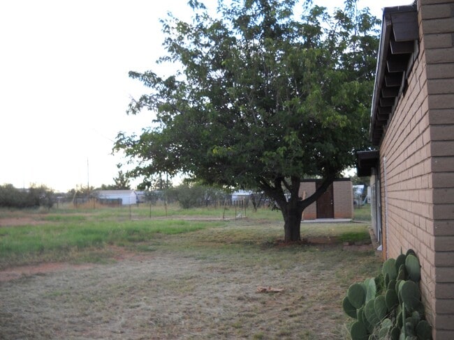 Building Photo - Great views on one acre.