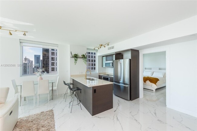 Building Photo - 500 Brickell Ave