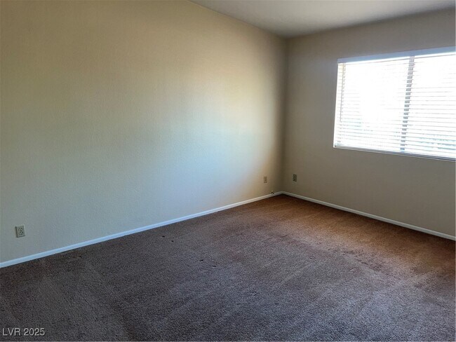 Building Photo - 19 Fantasia Ln