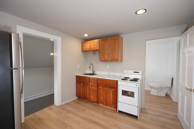 Building Photo - 334 Ann St