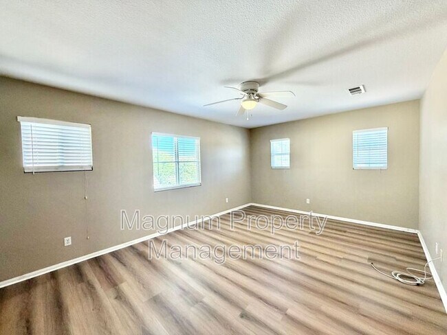 Building Photo - 29751 Maxmillian Ave