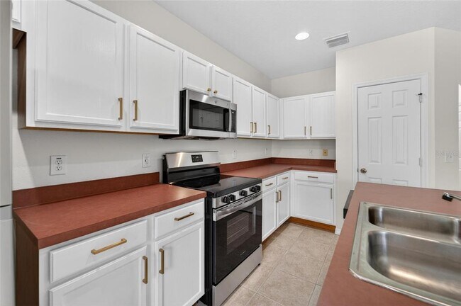 Building Photo - 30132 Mossbank Dr