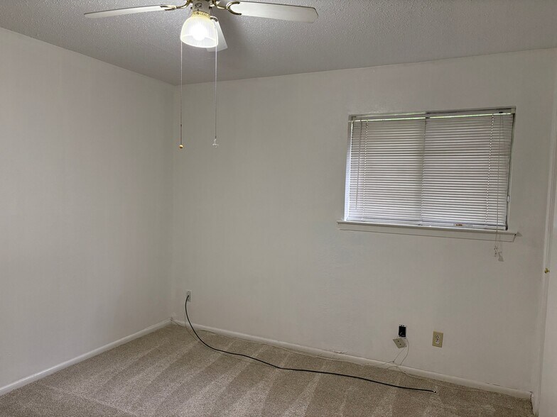 Building Photo - 5355 Wonder Dr