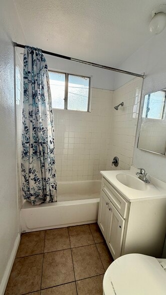 Building Photo - 124 1/2 W 95th St