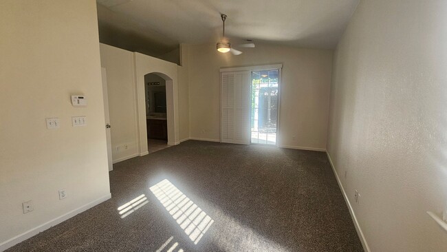 Building Photo - GORGEOUS CLOVIS UNIFIED 4 BEDROOM HOME!