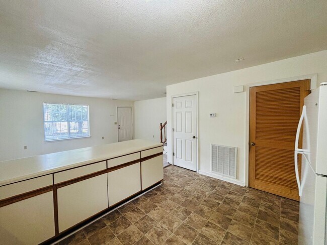 Building Photo - 874 Patrick Henry Dr