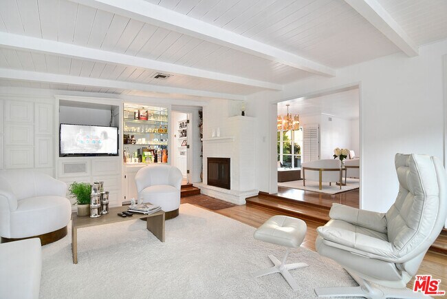Building Photo - 4755 Alonzo Ave