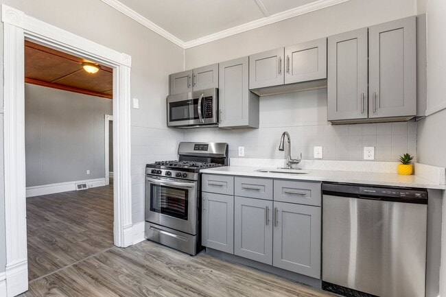 Building Photo - Updated House for Rent in Carrick!