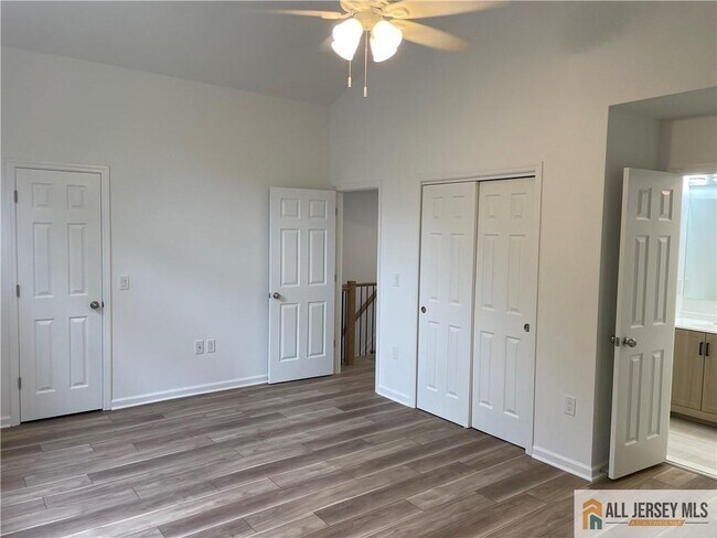 Building Photo - 127 Sassafras Ct