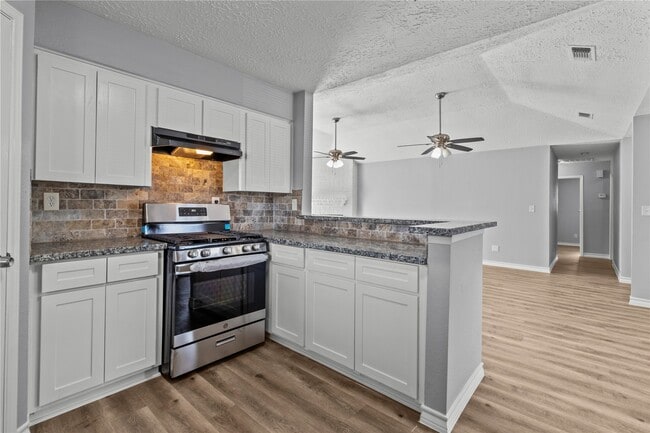 Building Photo - 20903 Union Park Dr