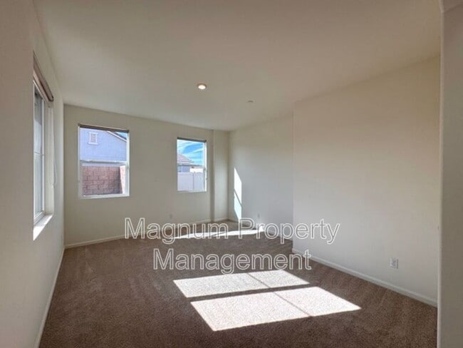 Building Photo - 31310 Reserve Dr