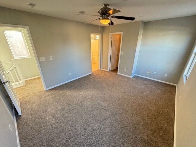 Building Photo - Beautiful Trilevel 3 Bed/3bath/2 car home located in Northwest Las Vegas --Enjoy Rent-Free Holidays!