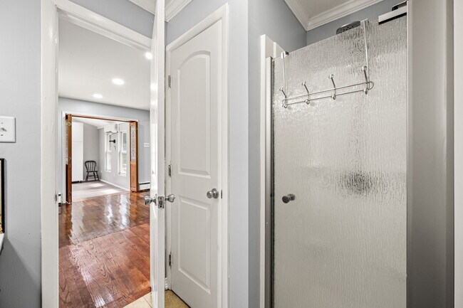 Building Photo - 25 E Pennsbury Way