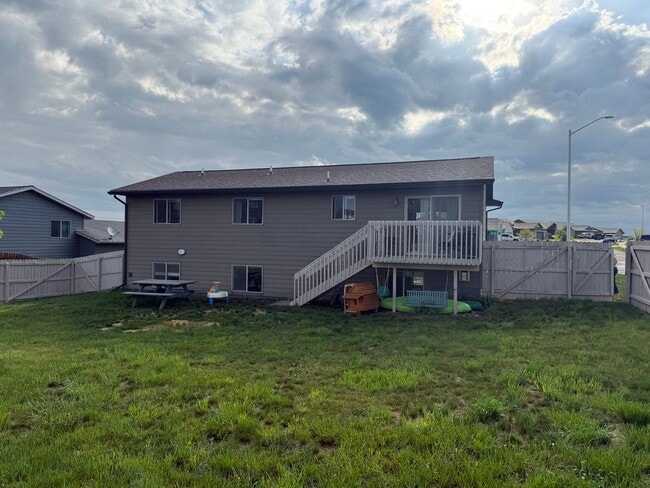 Building Photo - 4 Bedroom, 3 Bathroom Home for Rent