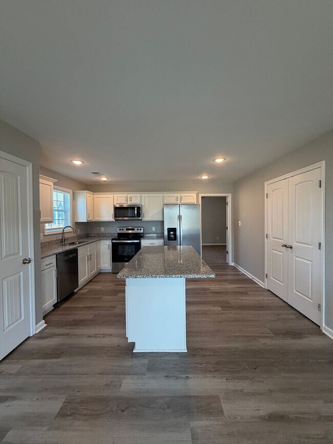 Building Photo - Now Pre-Leasing: Spacious 3 Bedroom Home