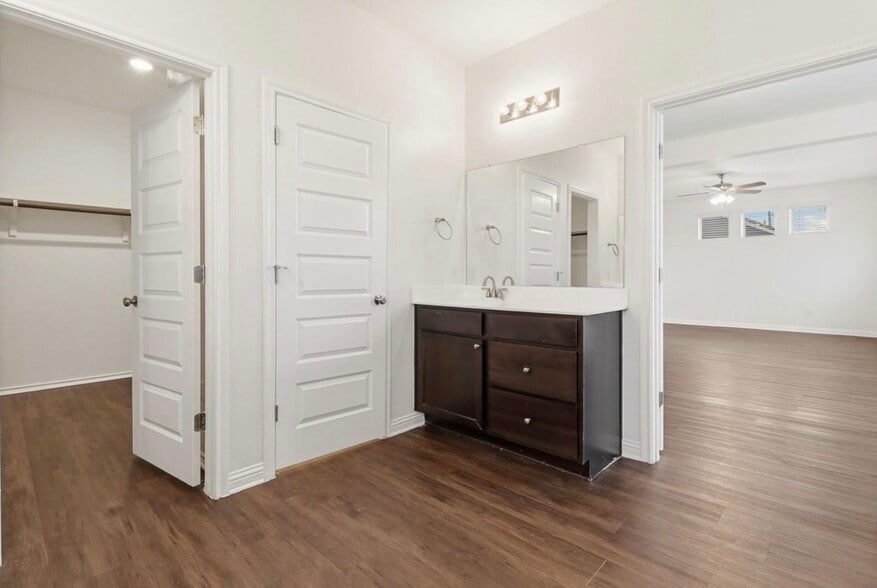 Building Photo - 5701 Gerard Dr