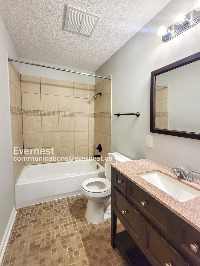 Building Photo - 8549 Southaven Cir W