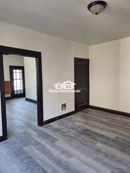 Building Photo - 5066-5068 W Florissant Ave