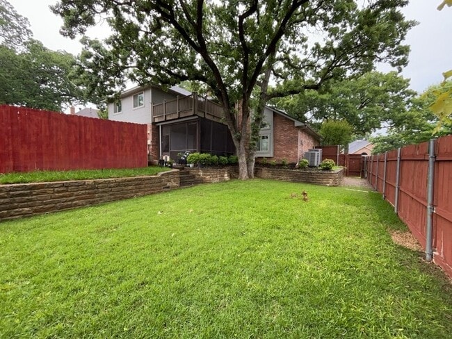 Building Photo - 3909 Meadow Dr