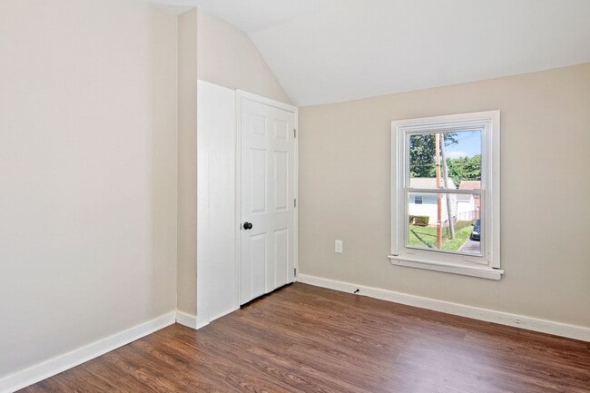 Building Photo - Coming Soon! Charming 3 Bedroom, 1.5 Bath ...