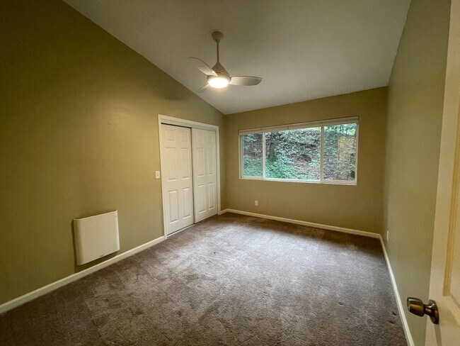 Building Photo - 14006 Fern Rd