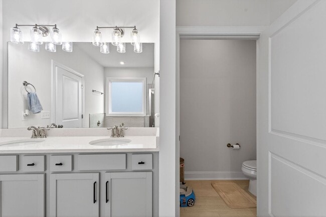 Building Photo - Like New 4BR Ranch with Modern Finishes & Prime Location in Elgin