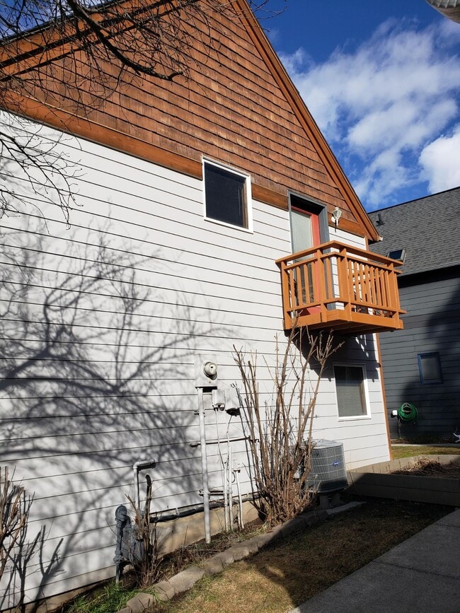 Building Photo - 1415 Pine Cone Rd