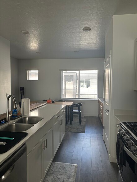 Building Photo - 1146 W 340 S