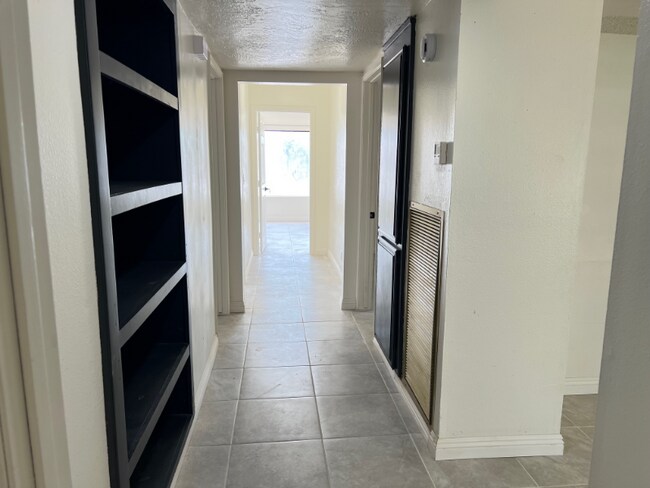 Building Photo - 13850 Dahlgren Dr