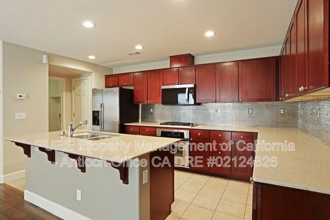 Building Photo - 60 Xena Court