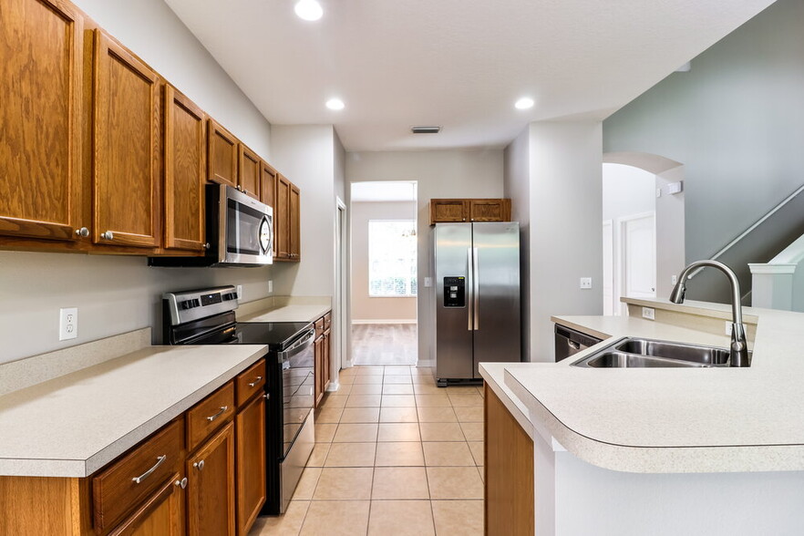 Building Photo - 7305 Brightwater Oaks Dr