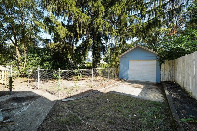 Building Photo - 588 Mt Vernon Rd