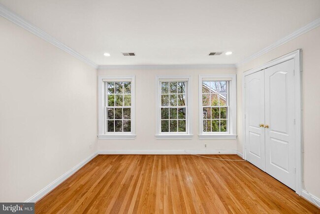 Building Photo - 4049 Mansion Dr NW