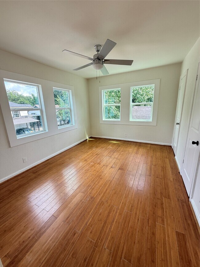 Building Photo - 1206 Henninger St