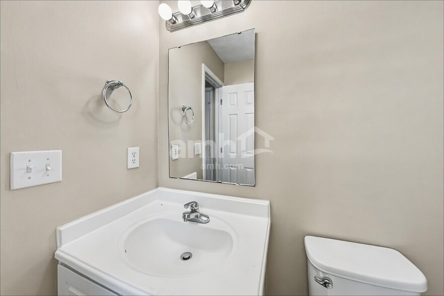 Building Photo - 7317 Wellwood Dr
