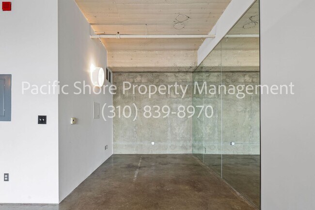 Building Photo - Large Loft with Modern Finishes at Historic Toy Factory Lofts!