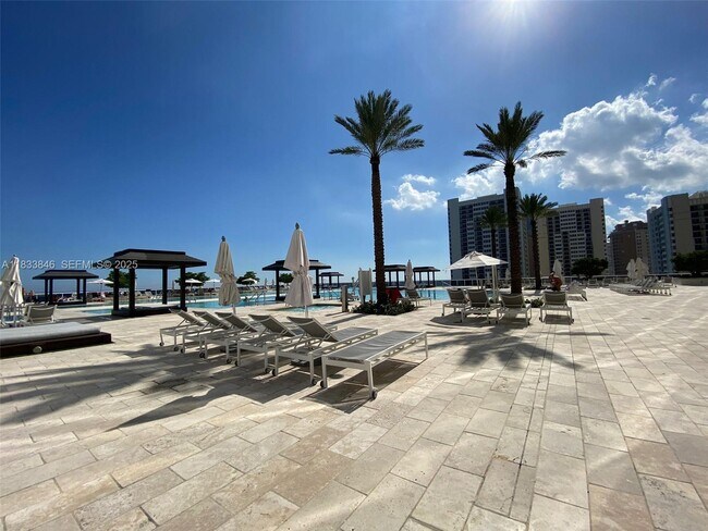 Building Photo - 1850 S Ocean Dr