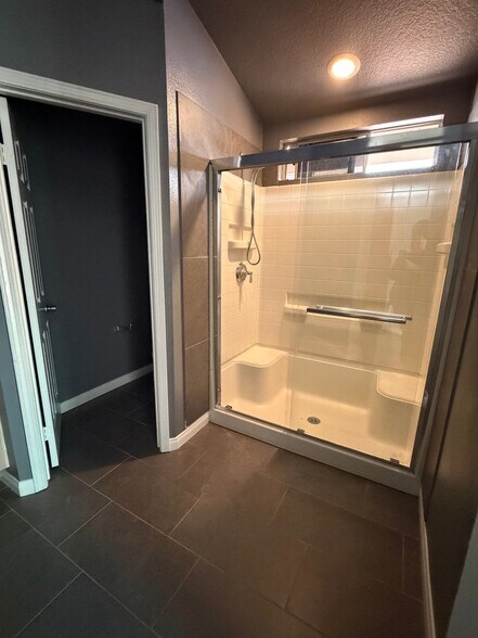 Building Photo - 24056 Golden Pheasant Ln