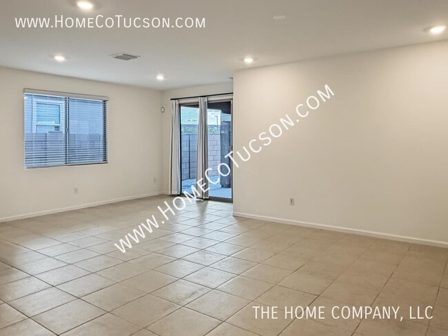 Building Photo - 700 W Calle El Acuario