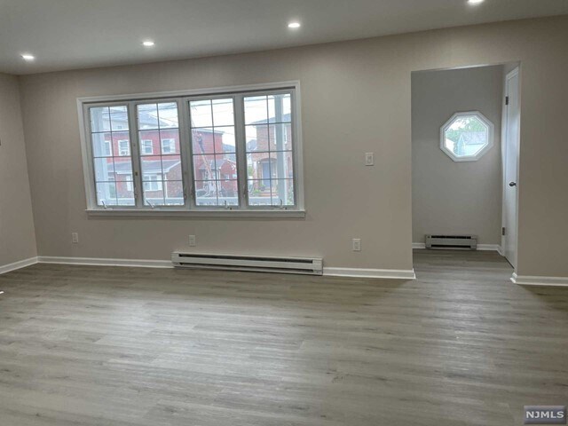 Building Photo - 411 Elm St