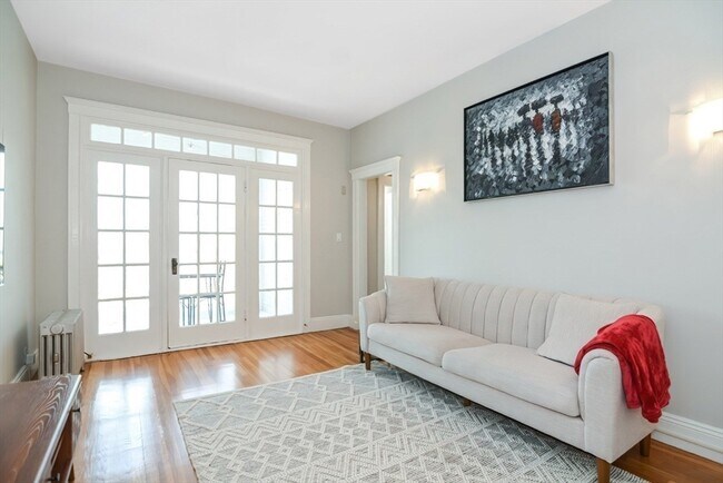 Building Photo - 91-93-93 Bynner St