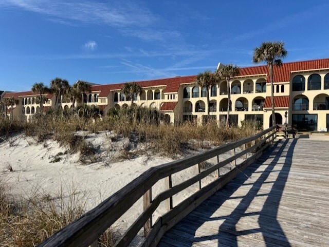 Building Photo - 10 10th St