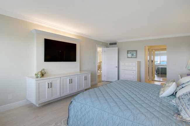 Building Photo - 60 Yacht Club Dr