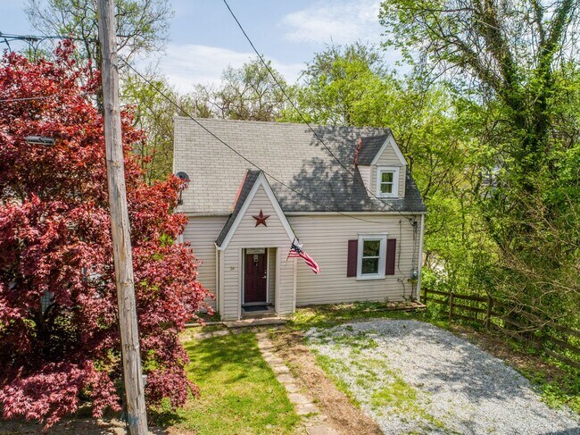 Building Photo - AVAILABLE AUGUST 1ST! DON'T MISS THIS BEAUTIFUL 2-BEDROOM HOME IN CLAIRTON!