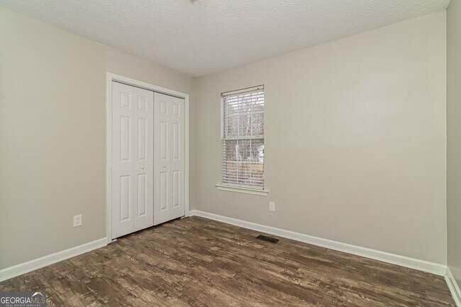 Building Photo - 51 Glenbrook Ct