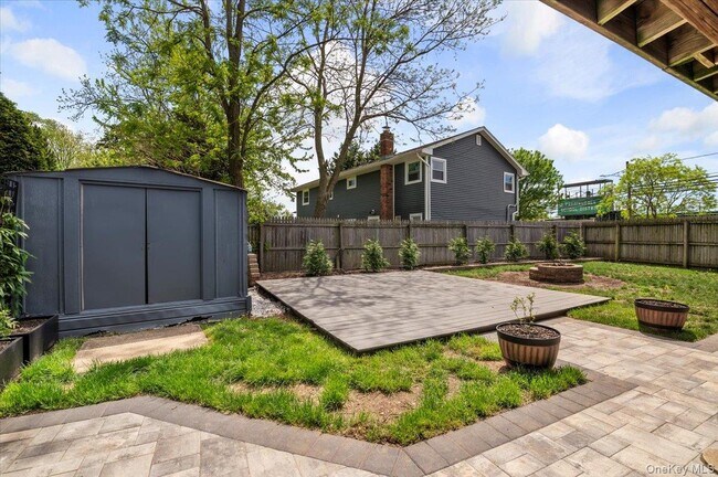 Building Photo - 570 Conklin St