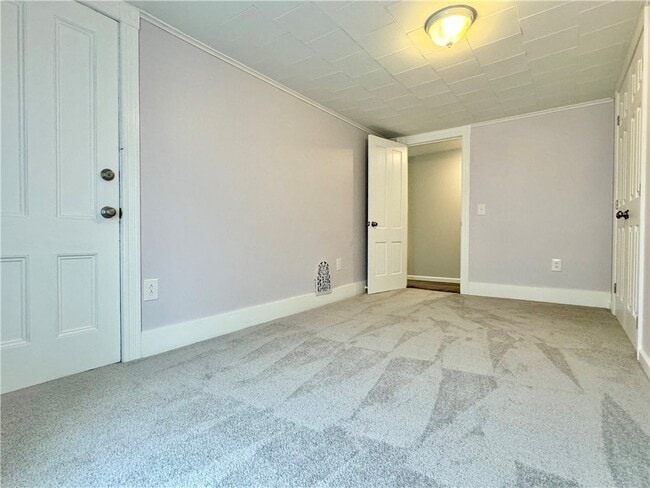 Building Photo - 409 W Broad St