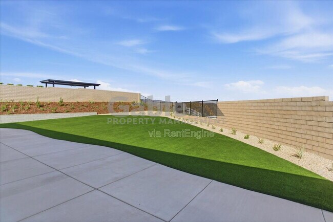 Building Photo - 30000 N Camino los Robles